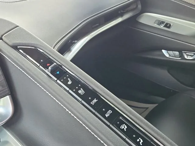 2025 Chevrolet Corvette Stingray 2LT photo 17