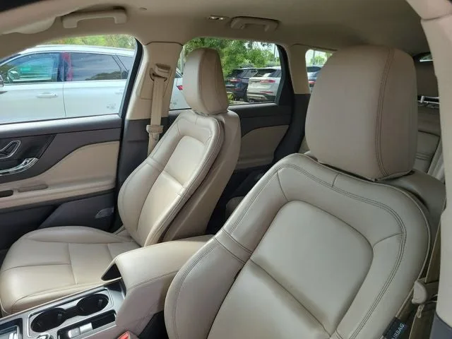 2024 Lincoln Corsair Premiere photo 10