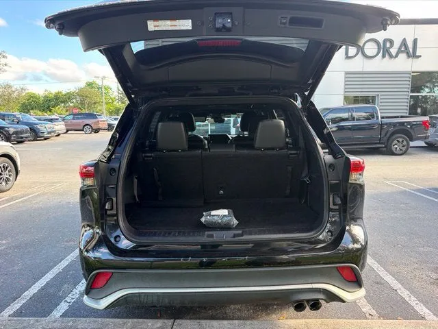 2023 Toyota Highlander XSE photo 3