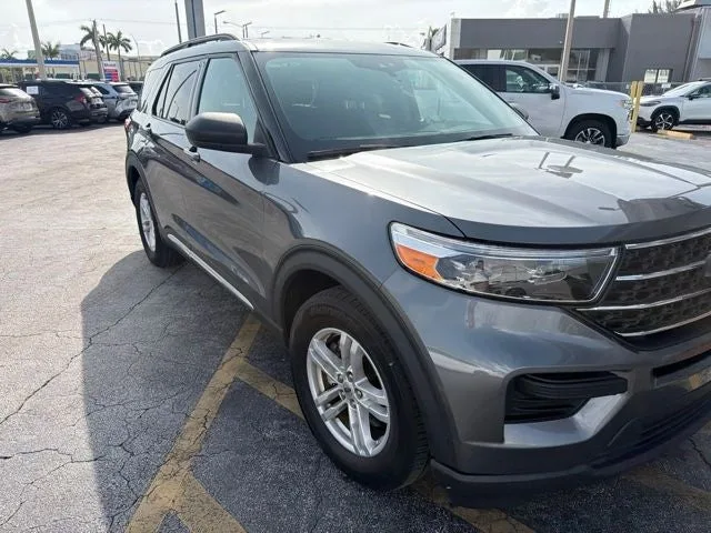 2023 Ford Explorer XLT photo 3
