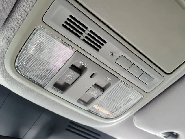 2017 Honda CR-V Touring photo 28