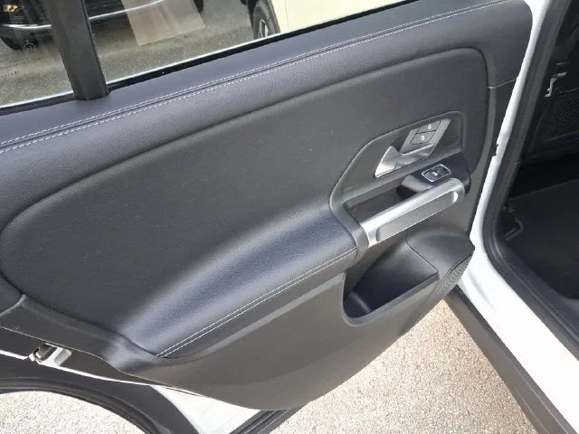2020 Mercedes-Benz GLB GLB 250 photo 9