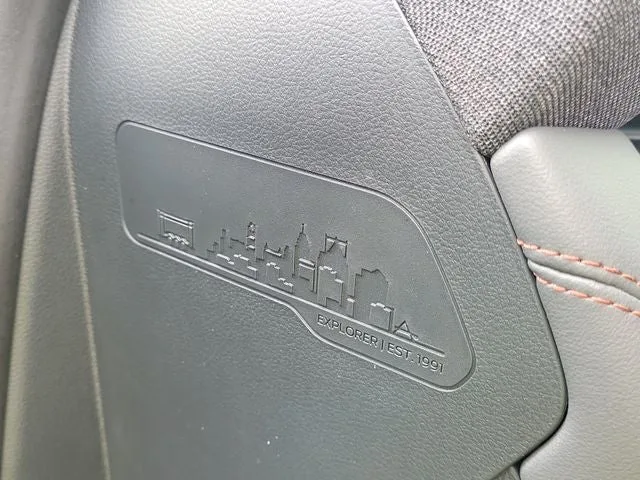 2025 Ford Explorer Active photo 11