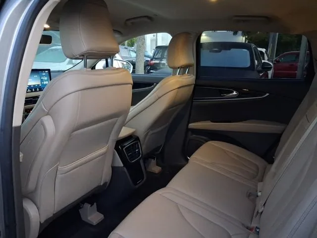 2023 Lincoln Nautilus Standard photo 5