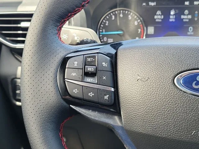 2023 Ford Explorer ST-Line photo 18