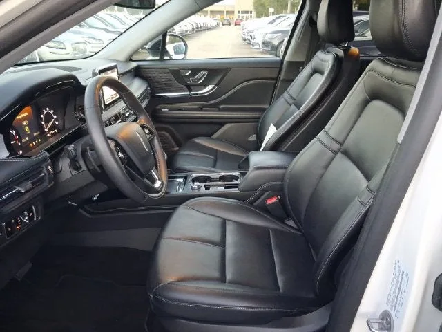 2022 Lincoln Corsair Standard photo 12