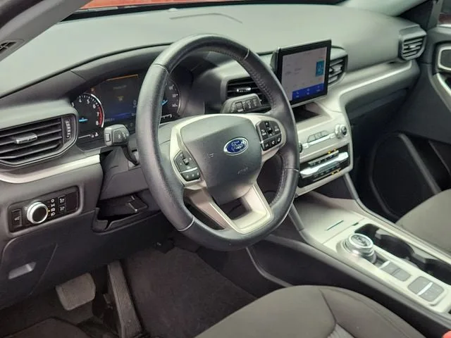 2023 Ford Explorer XLT photo 8