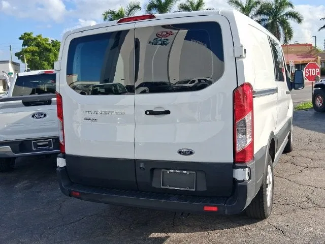 2019 Ford Transit-250 Base photo 4