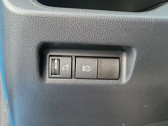 2020 Toyota RAV4 XLE photo 17