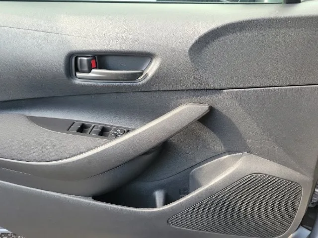2025 Toyota Corolla LE photo 15