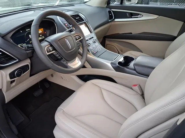 2019 Lincoln Nautilus Standard photo 11