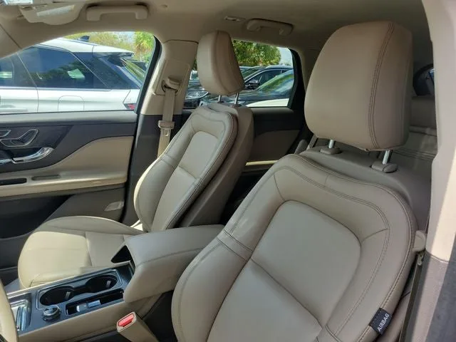 2022 Lincoln Corsair Standard photo 10