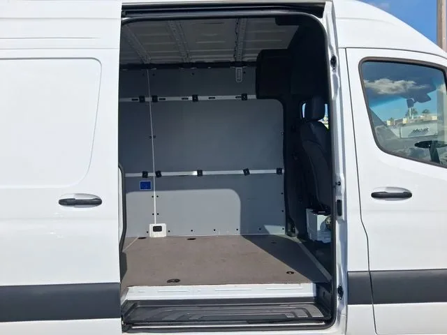 2025 Mercedes-Benz Sprinter 2500 Cargo 170 WB High Roof photo 7