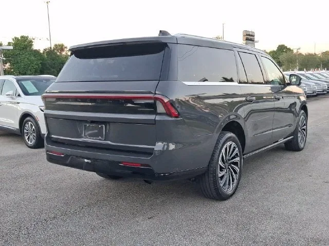 2025 Lincoln Navigator L Black Label photo 4