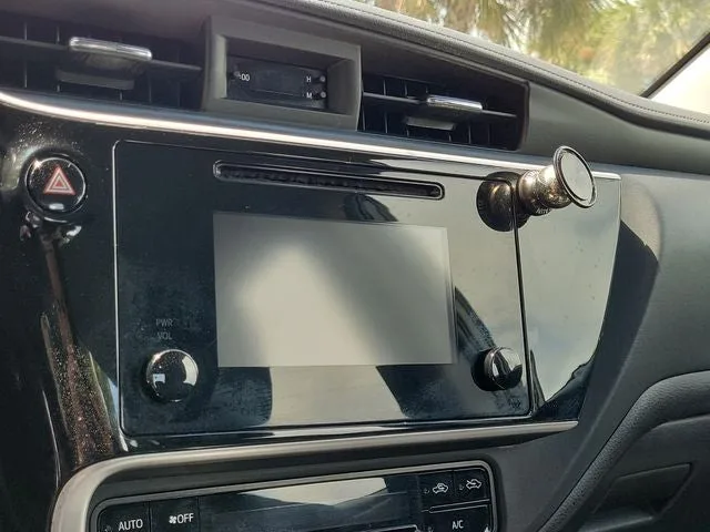 2018 Toyota Corolla LE photo 22