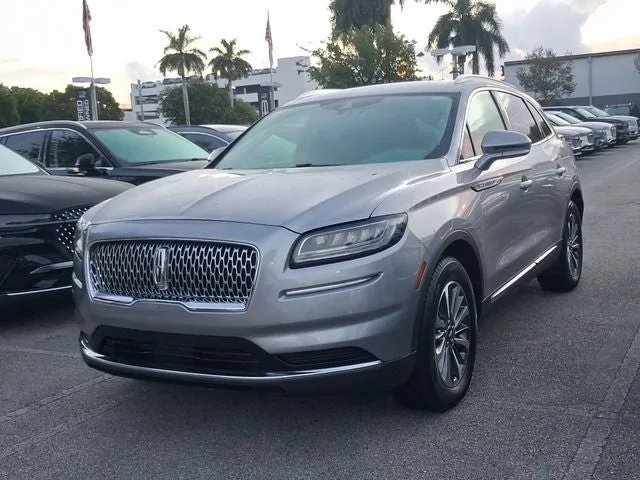 2023 Lincoln Nautilus Standard photo 2