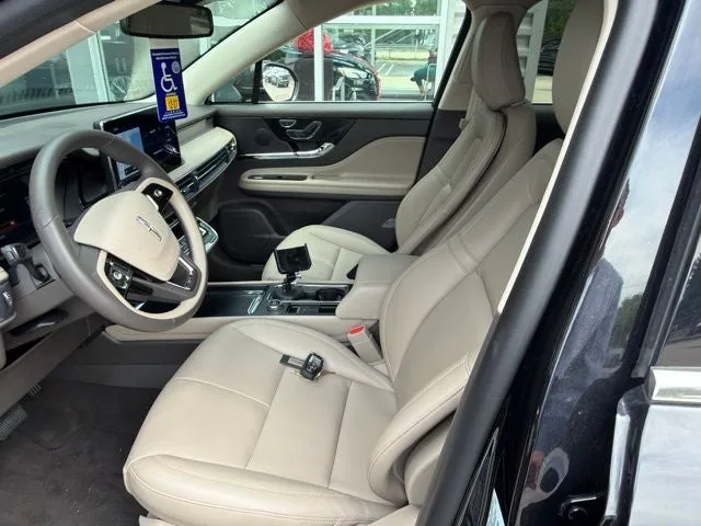 2024 Lincoln Corsair Premiere photo 2