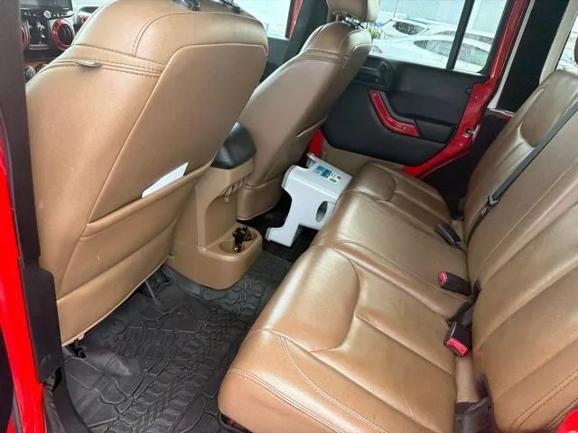 2015 Jeep Wrangler Unlimited Sahara photo 10