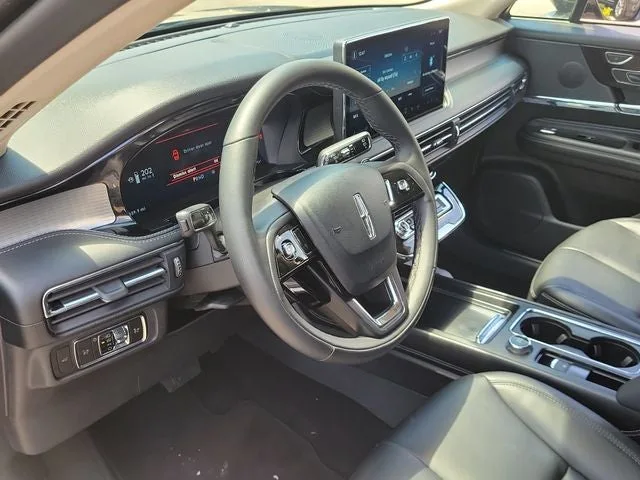 2025 Lincoln Corsair Premiere photo 9
