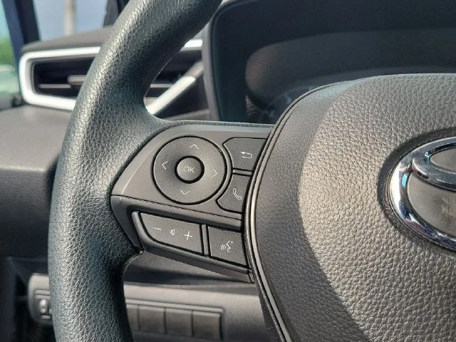 2025 Toyota Corolla LE photo 19