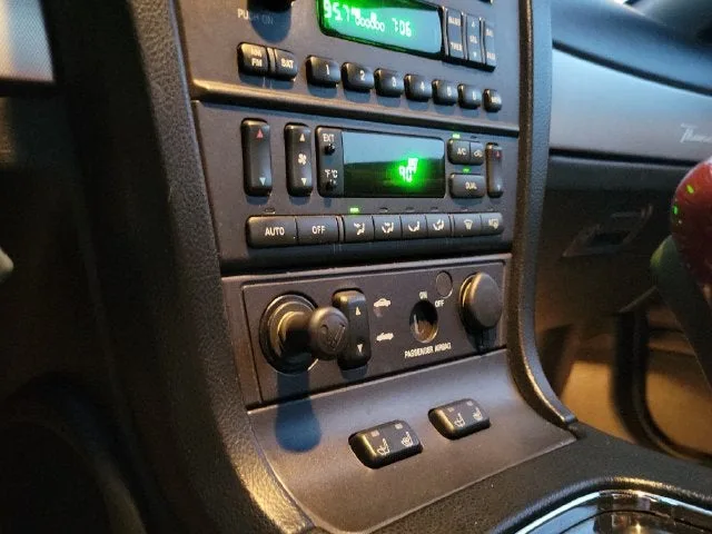 2005 Ford Thunderbird Base photo 24