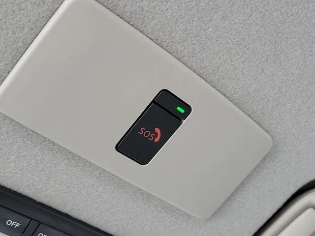 2021 Nissan Kicks SR photo 29