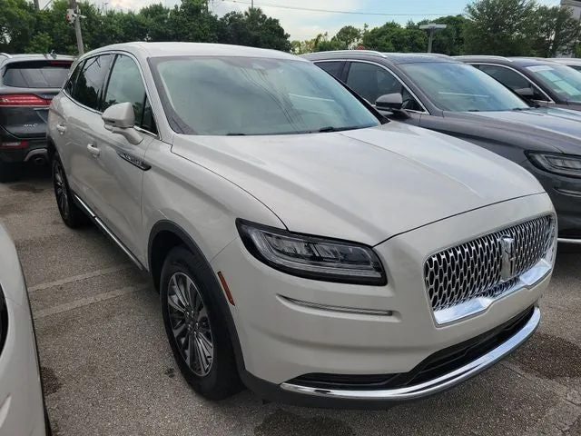 2023 Lincoln Nautilus Standard photo 13