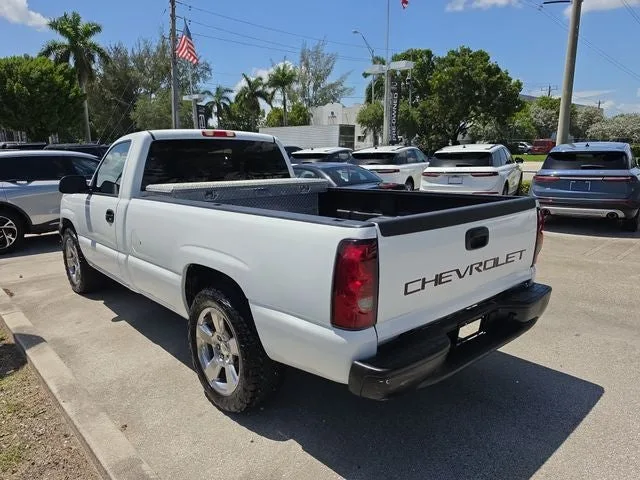 2007 Chevrolet Silverado 1500 Classic Work Truck photo 3