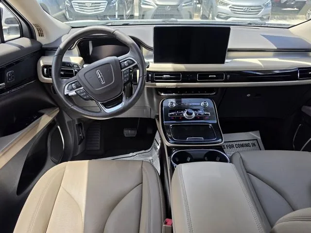 2023 Lincoln Nautilus Standard photo 12