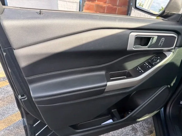 2024 Ford Explorer XLT photo 9