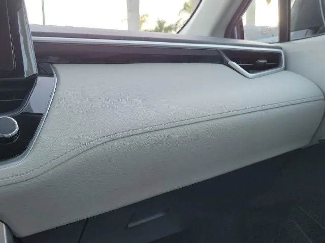 2025 Toyota Corolla Cross L photo 28