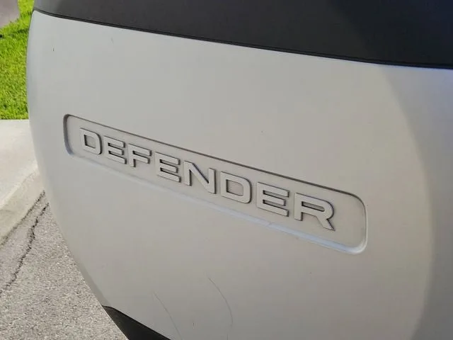 2024 Land Rover Defender 130 S photo 7