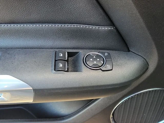 2022 Ford Mustang EcoBoost Premium photo 17