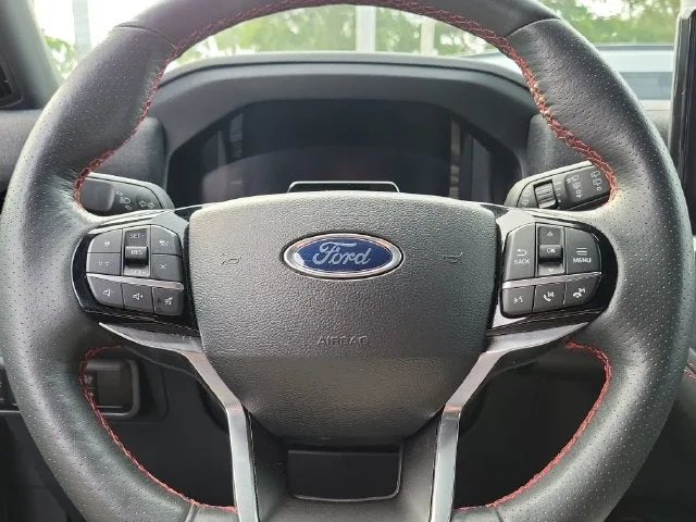 2025 Ford Explorer ST-Line photo 15