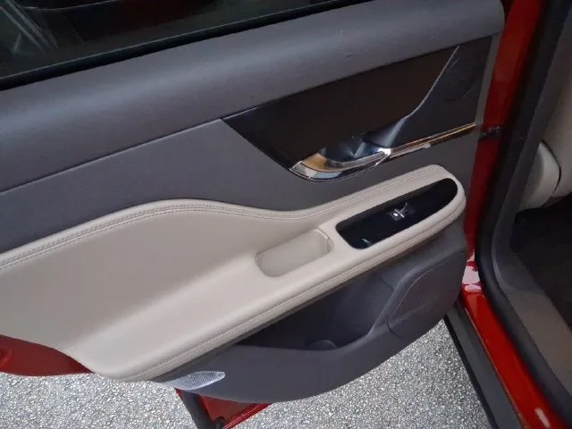 2024 Lincoln Corsair Premiere photo 9