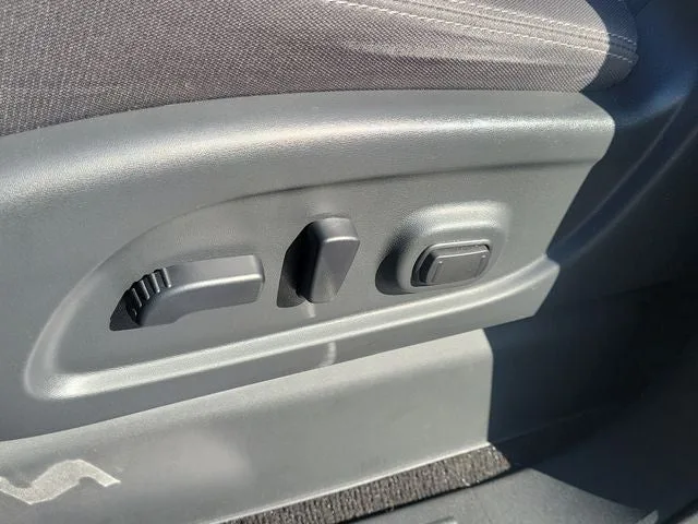 2024 Nissan Titan SV photo 13