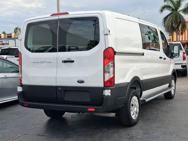 2025 Ford Transit-250 Base photo 4