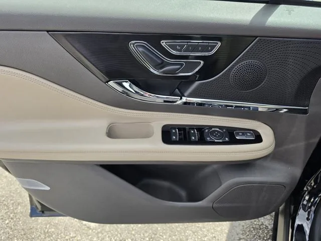2024 Lincoln Corsair Premiere photo 16
