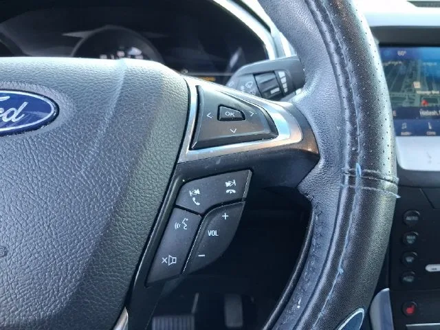 2020 Ford Edge Titanium photo 18