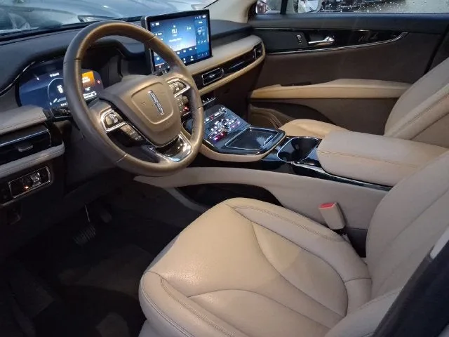2023 Lincoln Nautilus Standard photo 10