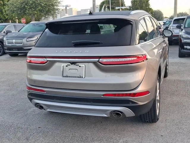 2021 Lincoln Corsair Standard photo 4