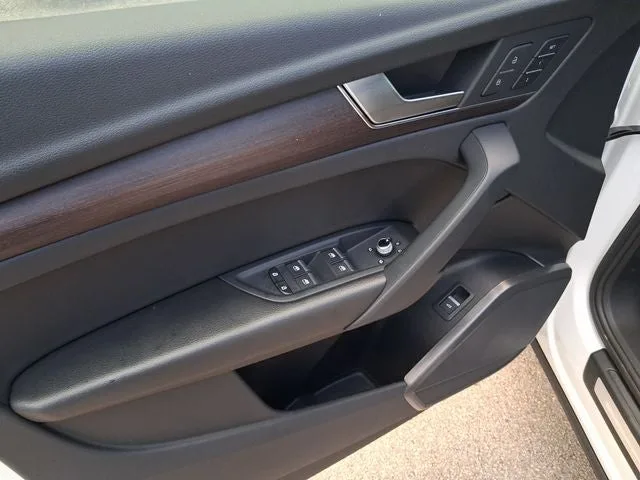 2022 Audi Q5 45 S line Premium quattro photo 13