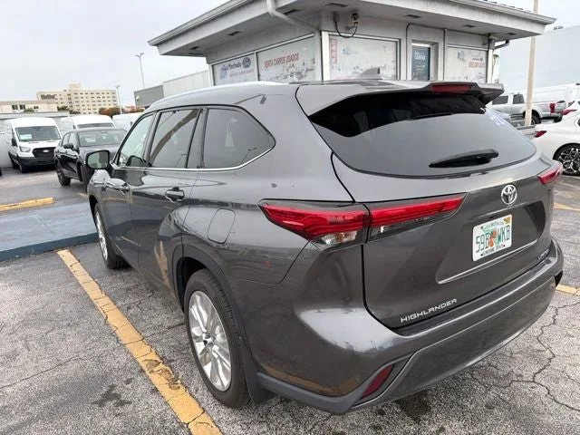 2021 Toyota Highlander Limited photo 6