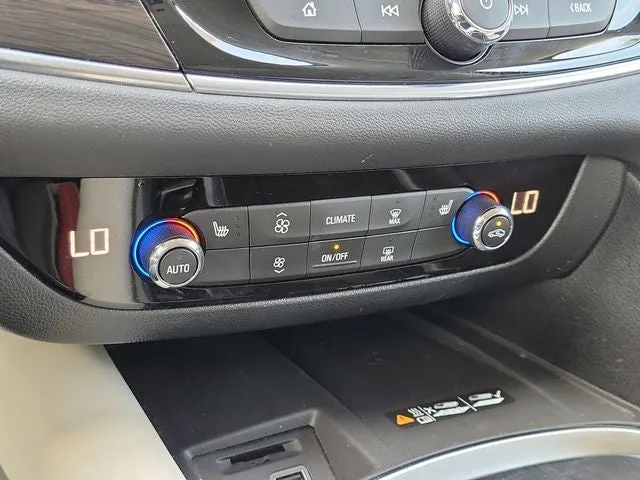 2022 Buick Enclave Essence photo 25