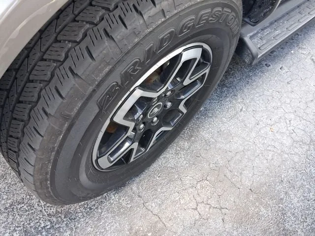 2025 Ford Bronco Outer Banks photo 2