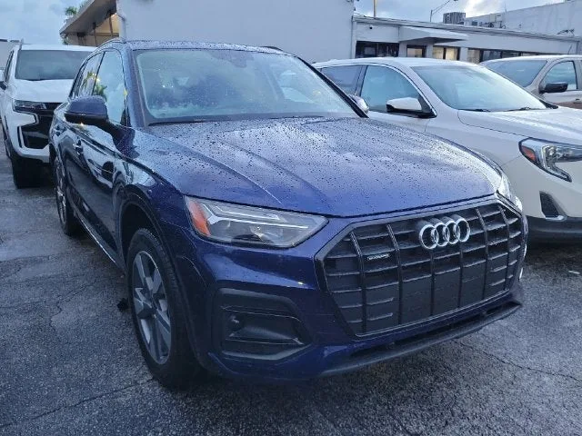 2025 Audi Q5 40 Premium quattro photo 2