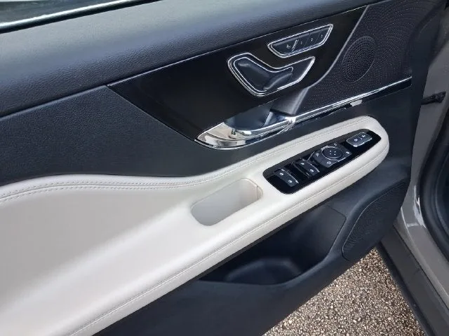 2025 Lincoln Corsair Premiere photo 13