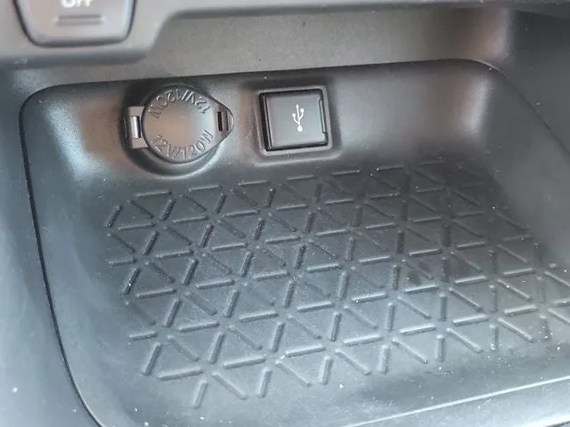 2022 Toyota RAV4 XLE photo 27