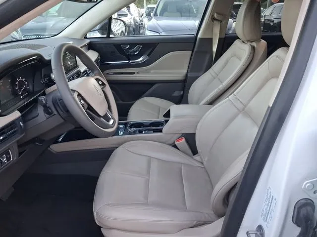 2022 Lincoln Corsair Standard photo 12