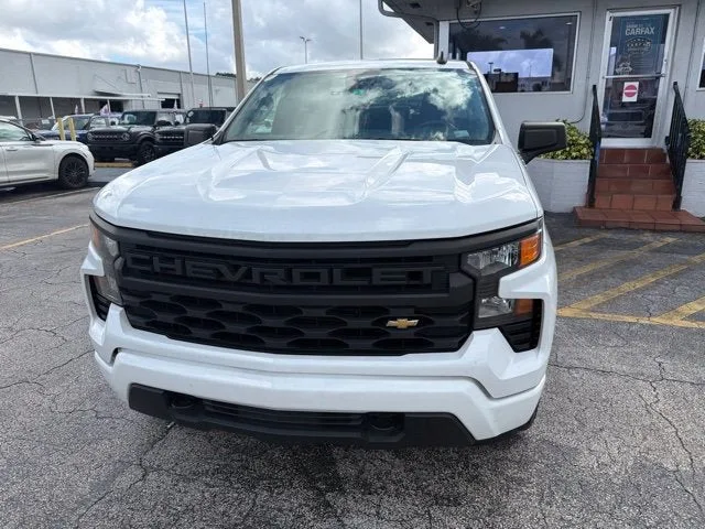 2023 Chevrolet Silverado 1500 Custom photo 2